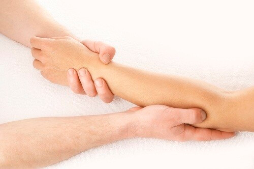 Tê Cánh Tay Và Những Mối Nguy Hiểm Dễ Mắc Phải 1 2020 Tê Cánh Tay Là Gì? Nguyên Nhân Và Cách Phòng Bệnh Triệu Chứng Tê Cánh Tay