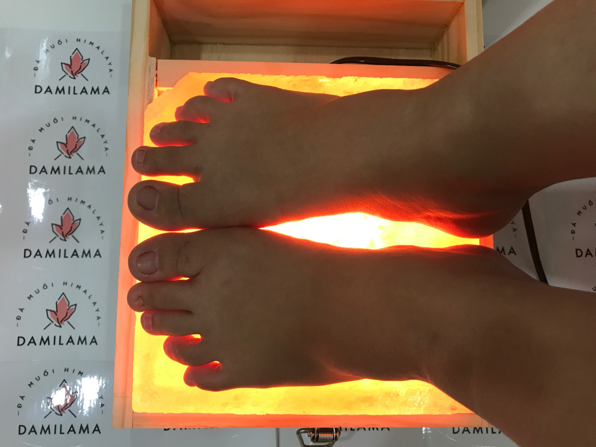 Hộp đèn đá muối massage chân là gì, dùng có tốt không